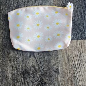 IPSY April 2022 Glam Makeup Bag KEEP GROWING Daisy Print with Charm